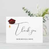 Einfache moderne Maroon Cap Script Abschluss Dankeskarte (Stehend Vorderseite)
