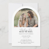 Einfache moderne Miss an Mrs. Arch Foto Brautparty Einladung (Vorderseite)