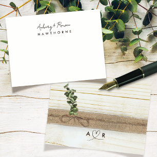 Einfache moderne Monogramm Couple Rustic Eukalyptu Mitteilungskarte