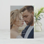 Einfache moderne Monogramm-Foto-Hochzeit Einladung (Stehend Vorderseite)