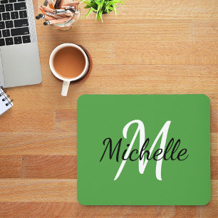Einfache moderne Monogramm Initial + Name Grün Wei Mousepad