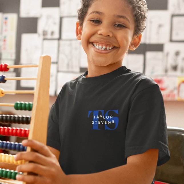 Einfache moderne Monogramm- und Name-ID T-Shirt (Personalize this ID shirt with name and monogram initials.)