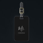 Einfache Moderne Mr. Groom Newlywed Elegant Gepäckanhänger<br><div class="desc">Einfache Gepäckmarke mit "Mr." in einem eleganten Skript zusammen mit Ihrem Nachnamen in weiß auf schwarzem Hintergrund. Dieses moderne Gepäckanhänger ist das perfekte Hochzeitsgeschenk für einen frisch vermählten Bräutigam für seine Flitterwochen.</div>