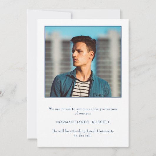 Einfache moderne Navy Blue Boy Foto Abschluss Ankündigung (Rückseite)