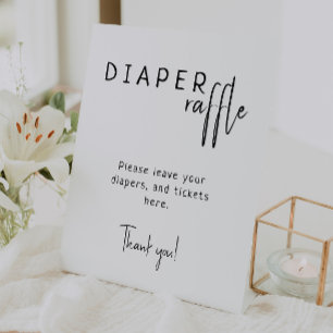 Einfache, moderne, neutrale Babydusche mit Windeln Sockelschild