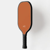 Einfache, moderne orange-braune Monogramm-Initiale Pickleball Schläger (Links)