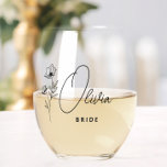 Einfache moderne Personalisiert Bridge Weinglas Ohne Stiel<br><div class="desc">Sie suchen ein schickes, trendiges und dennoch einfaches Geschenk für die Braut? Diese Wildblume florale moderne Drehbuch stemless Weingläser sind ein praktisches Geschenk, das sie auch nach ihrem Hochzeitstag verwenden kann! Alle Texte, einschließlich Titel und Skriptnamen, können geändert werden. Sie können den Titel ändern, um die gesamte Hochzeitsfeier zu passen!...</div>