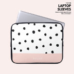 Einfache, moderne Rosa Polka Dot Personalisiert Laptopschutzhülle<br><div class="desc">Nützlich und chic... Was könnte ein Mädchen noch gewollt haben? Machen Sie diese einfache,  moderne rot rosa Laptop-Hülle ausschließlich Ihren kaufen Sie personalisieren es mit Ihrem Namen.</div>