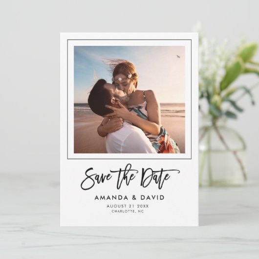 Einfache moderne Schrift Foto mit Handschrift Save The Date (Stehend Vorderseite)