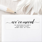 Einfache moderne Schrift Wir haben eine neue Adres (Insitu)