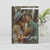 Einfache moderne Schrift Wir sagten Ja Hochzeit Fo Einladung (Stehend Vorderseite)
