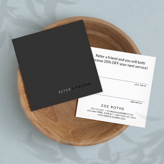 Einfache, moderne, schwarze Kundenreferenz Empfehlungskarte