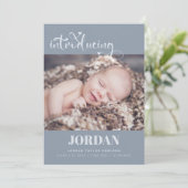 Einfache moderne Script Foto Collage Blue Birth Ankündigung (Stehend Vorderseite)
