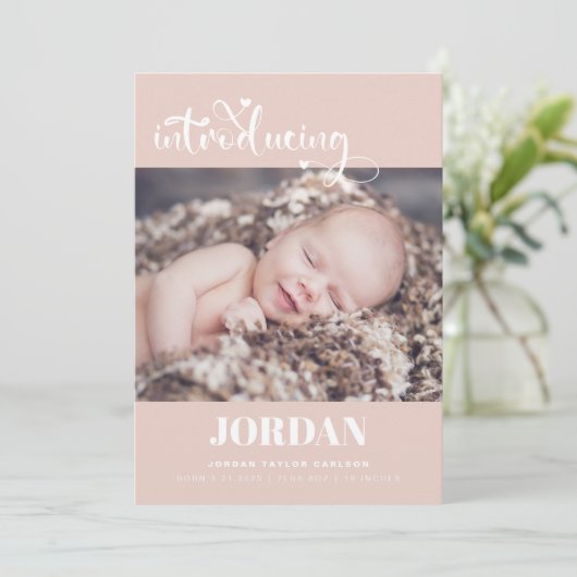 Einfache moderne Script Foto Collage Pink Birth Ankündigung (Stehend Vorderseite)