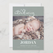 Einfache moderne Script Foto Collage Sage Birth Ankündigung (Vorderseite)