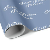 Einfache moderne Sweet 16 Name Blue Sixteen Name Geschenkpapier (Rolleneckpunkt)