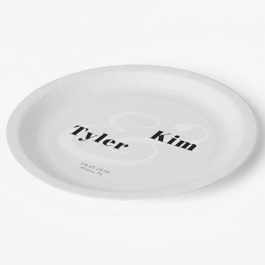 Einfache moderne Typografie Braut und Bräutigam Ho Pappteller (Schrägansicht)