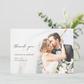Einfache moderne Typografie Custom Wedding Foto Dankeskarte (Stehend Vorderseite)