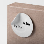 Einfache, moderne und elegante Namen Monogramm Hoc Runder Aufkleber<br><div class="desc">Trendy kühnen Braut und Bräutigam nennen moderne,  schlicht-minimalistische Umschlag Aufkleber in Schwarz-Weiß Hochzeit oder bevorzugen Etikettenaufkleber mit Ampersand.               Geeignet für zeitgenössischen Stil bei Hochzeiten in der Saison.</div>