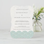 Einfache moderne Waves Green + White Beach Wedding Einladung (Stehend Vorderseite)