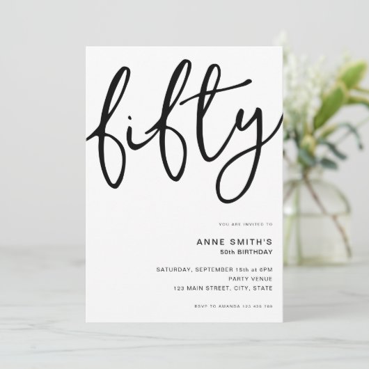 Einfache moderne Weiß 50. Geburtstag Einladung (Stehend Vorderseite)
