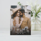 Einfache Mongram Budget Foto Hochzeit Einladung (Stehend Vorderseite)