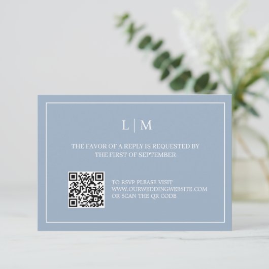 Einfache Monogram Blue QR Code Wedding RSVP Card Dankeskarte (Stehend Vorderseite)