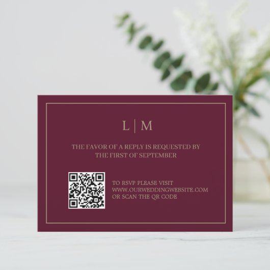 Einfache Monogram Burgundy QRCode Wedding RSVP Kar Dankeskarte (Stehend Vorderseite)