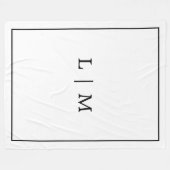 Einfache Monogram Classic Schwarz/Weiß Minimalisti Fleecedecke (Vorderseite (Horizontal))