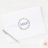 Einfache Monogram Elegant Lila Floral Wedding Runder Aufkleber (Umschlag)