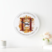 Einfache Monogram Fall Harvest Happy Thanksgiving Große Wanduhr (Zuhause)