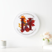 Einfache Monogram Fall Harvest Happy Thanksgiving Große Wanduhr (Zuhause)