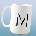 Einfache Monogram Initial Drop Shadow Personalisie Kaffeetasse<br><div class="desc">Modernes,  einfaches und minimalistisches Drop-Shadow Monogramm Initialtypografie-Design in Monoton Schwarz und Weiß,  das auf Personalisieren geändert werden kann.</div>
