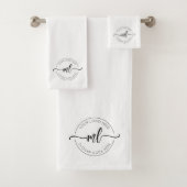 Einfache Monogram-Initialen Logo schwarz und weiß Badhandtuch Set (Insitu)