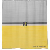 Einfache Monogramm mit zwei Tonen Gelb und Grau Duschvorhang (Vorderseite)