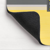 Einfache Monogramm mit zwei Tonen Gelb und Grau Mousepad (Ecke)