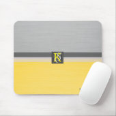 Einfache Monogramm mit zwei Tonen Gelb und Grau Mousepad (Mit Mouse)