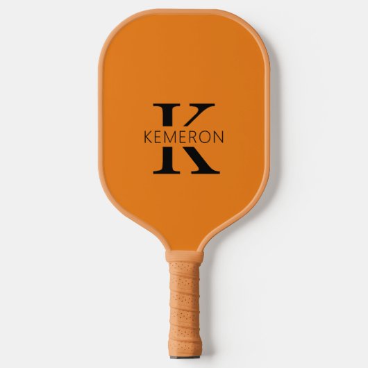 Einfache Monogramm Name Schwarz und Orange Pickleball Schläger (Vorderseite)