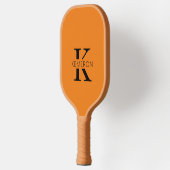 Einfache Monogramm Name Schwarz und Orange Pickleball Schläger (Links)