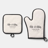 Einfache Mr. & Mrs. | Hochzeitsmonogramm Ofenhandschuh & Topflappen-Set (Vorderseite)