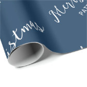 Einfache Navy Blue Frohe Weihnachtsfamilie Name Geschenkpapier (Rolleneckpunkt)