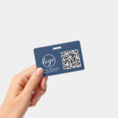 Einfache Navy Blue QR Code Mitarbeiter-ID Ausweis (Handheld)