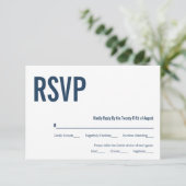 Einfache Navy Typografy Wedding RSVP Card (Stehend Vorderseite)