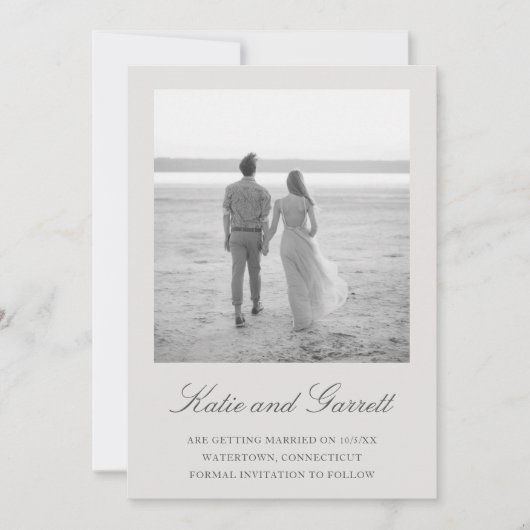 Einfache neutrale, graue Hochzeit des Fotos Save The Date (Vorderseite)