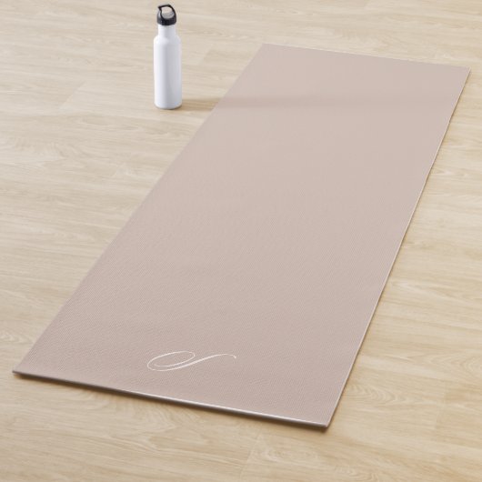 Einfache, neutrale Minimalistische Taubenübung Yogamatte (Beispiel)