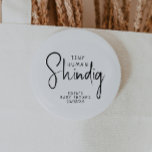 Einfache, neutrale, winzige menschliche Verkleidun Button<br><div class="desc">Feiern Sie Ihre Kleine mit unserem einfachen, modernen, neutralen, winzigen, menschlichen Shindig-Knopf, der ein minimalistisches Schwarzweiß-Design bietet, das modern und hübsch ist. Das moderne, geschlechtsneutrale Ambiente mit seiner sauberen, boho-inspiriert Ästhetik eignet sich perfekt, um einen kleinen Jungen oder ein Mädchen zu jeder Jahreszeit willkommen zu heißen - sei es im...</div>
