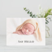 Einfache Niedlich Hello Baby Custom Foto Neugebore Ankündigung (Stehend Vorderseite)