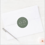 Einfache Olive Green Moderne Hochzeit Runder Aufkleber<br><div class="desc">Elegante Hochzeitsaufkleber mit einem einfachen und minimalen Layout mit "We Do" in zeitgenössischer Schrifttyp. Klassisches Design mit moderner Touch.</div>