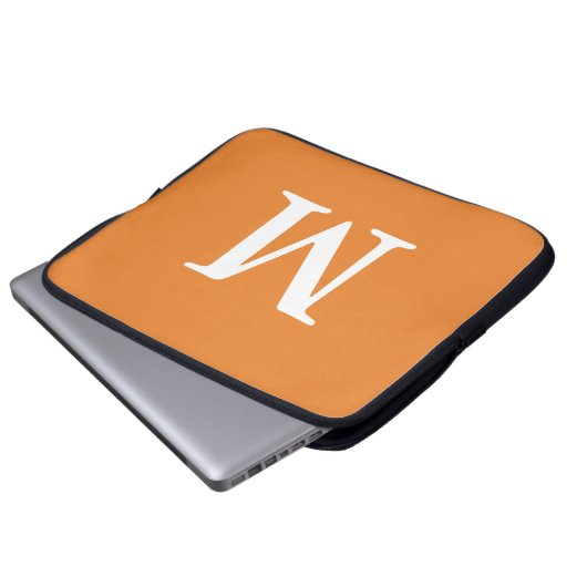 Einfache Orange- und Weißmonogramm Laptopschutzhülle (Vorne Knopf)