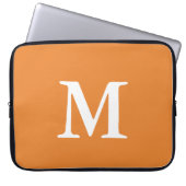 Einfache Orange- und Weißmonogramm Laptopschutzhülle (Vorderseite)